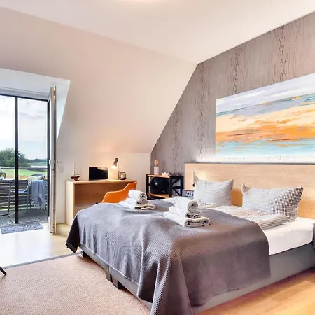 Grasmuecke 09 Im Wreecher Idyll Ruegen By Ruyastay *